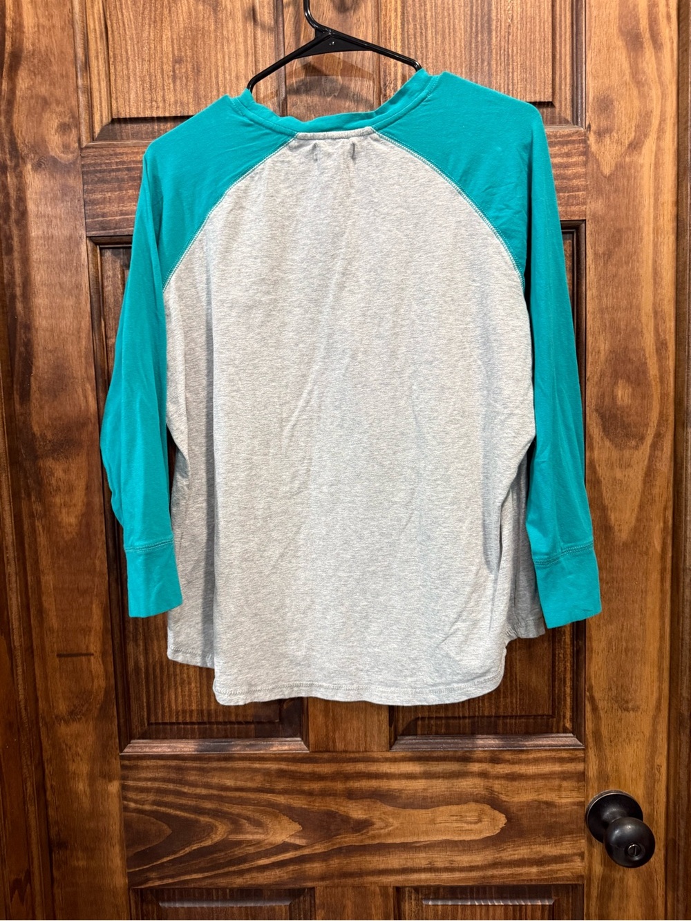 Ariat women’s Teal Raglan Sleeve Shirt - Picture 3 of 3